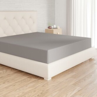 Matelas gris dans une chambre moderne.