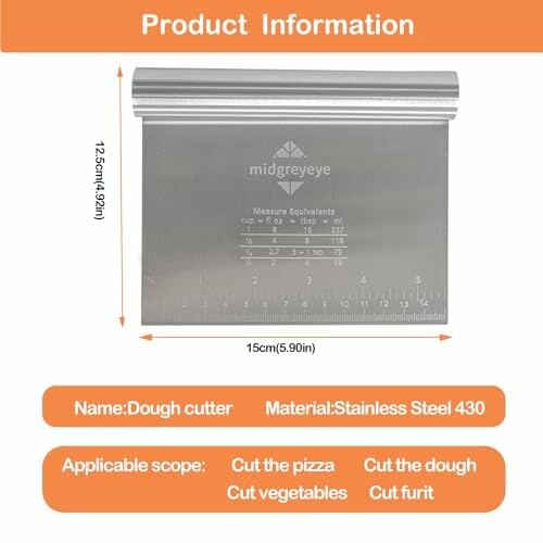 Coupe-pâte en acier inoxydable avec mesures.